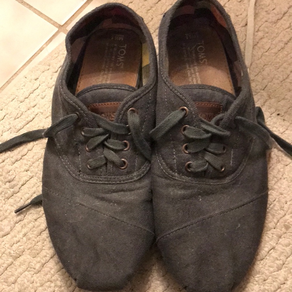 Men’s TOMS lounging shoes